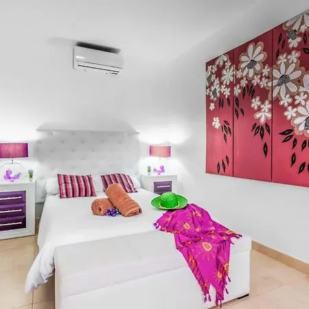 Playa Blanca Sleeps 6 Pool Air Con Wifi Willa