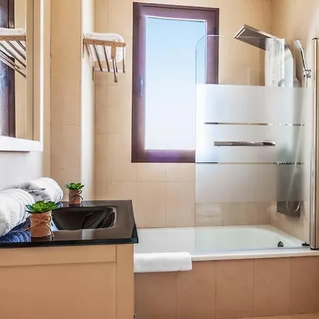 Playa Blanca Sleeps 6 Pool Air Con Wifi