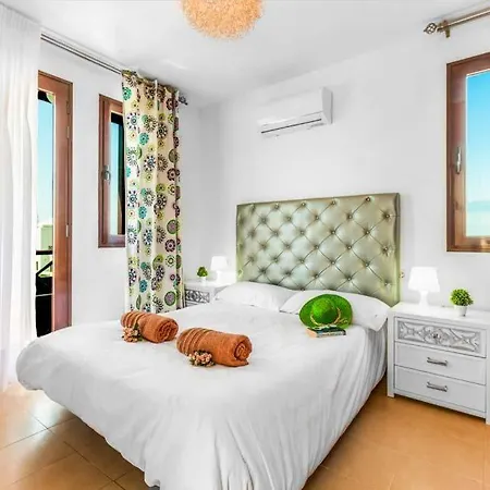 Playa Blanca Sleeps 6 Pool Air Con Wifi Villa *